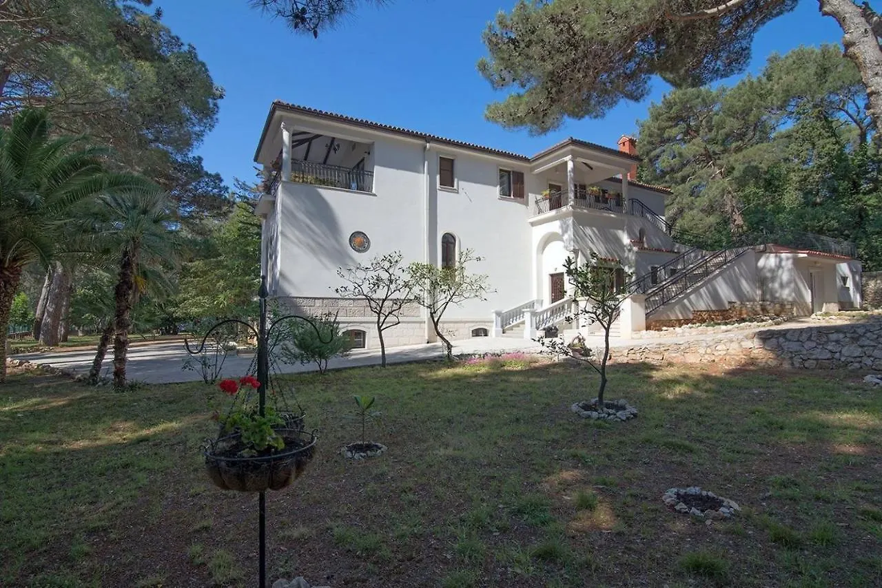 Apartments With A Parking Space Mali Losinj, Losinj - 19706 0*,  Croatie