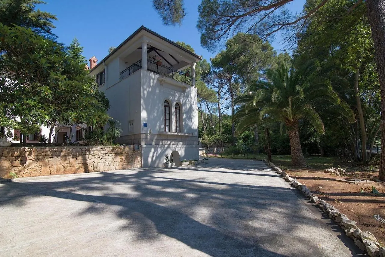 Apartments With A Parking Space Mali Losinj, Losinj - 19706